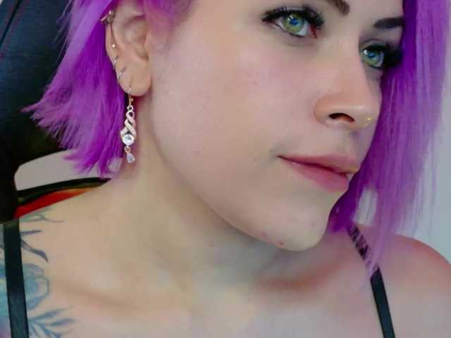 Ivypoison10 live cam on BongaCams