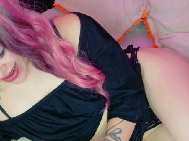 Ivypoison10 live cam on BongaCams