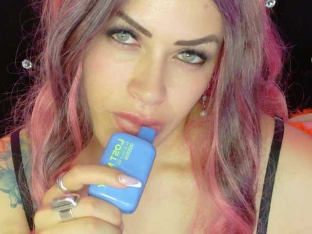 Ivypoison10 live cam on BongaCams