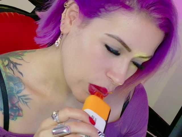 Ivypoison10 live cam on BongaCams