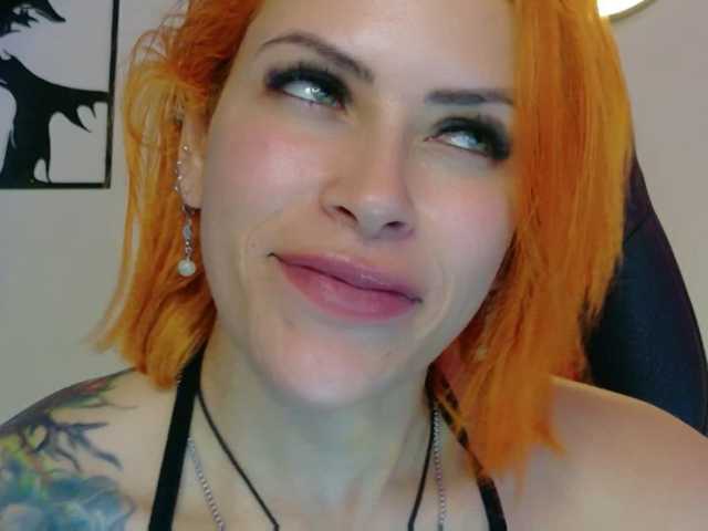 Ivypoison10 live cam on BongaCams