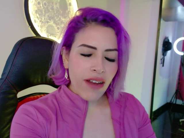 Ivypoison10 live cam on BongaCams