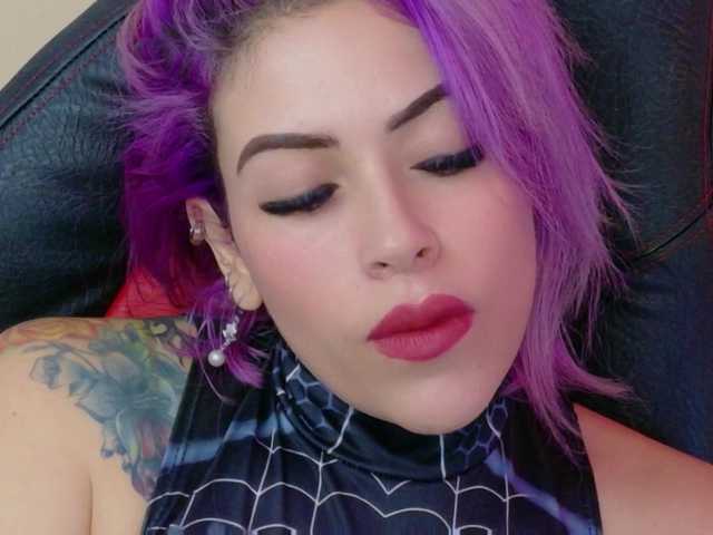 Ivypoison10 live cam on BongaCams