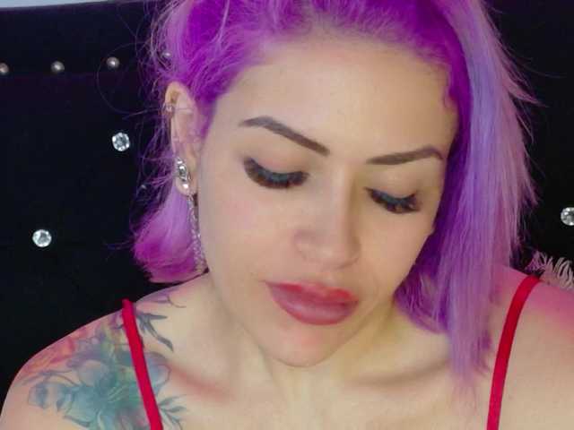Ivypoison10 live cam on BongaCams