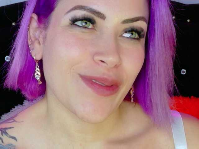 Ivypoison10 Live Cam su BongaCams