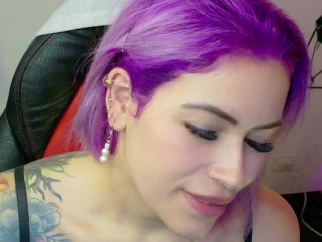Ivypoison10's BongaCams show and profile