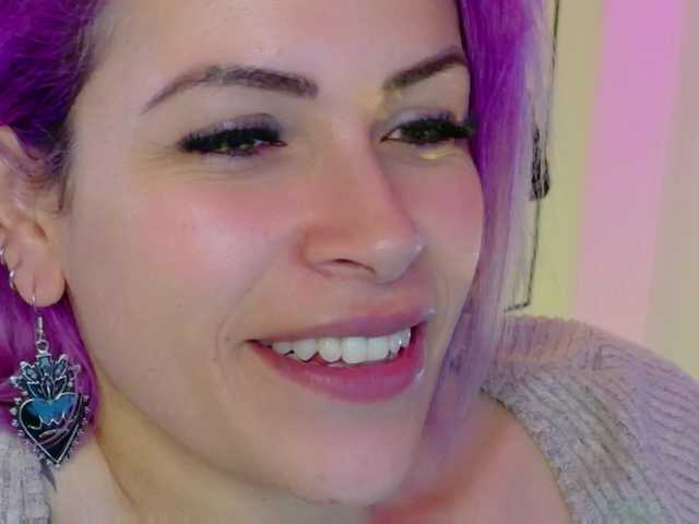 Ivypoison10 live cam on BongaCams