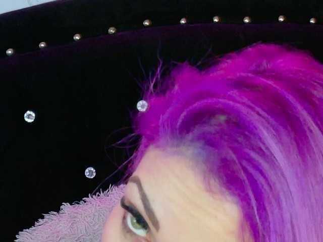 Ivypoison10 live cam on BongaCams