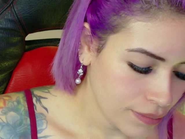 Ivypoison10 live cam on BongaCams