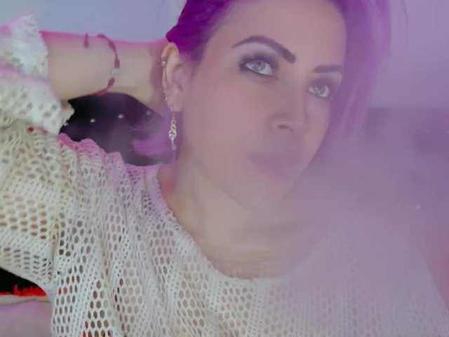 Ivypoison10 live cam on BongaCams