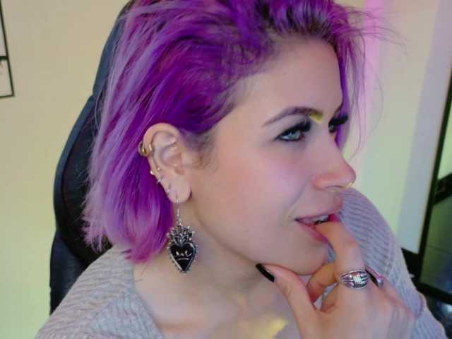 Ivypoison10 live cam on BongaCams