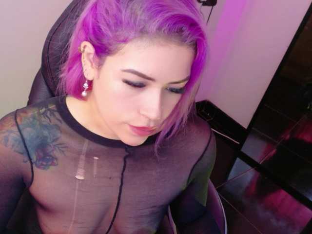 Ivypoison10 live cam on BongaCams