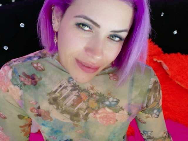 Ivypoison10 live cam on BongaCams