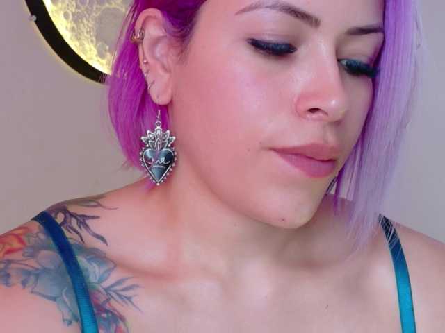 Ivypoison10 live cam on BongaCams