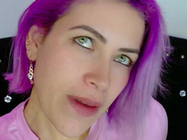 Ivypoison10 live cam on BongaCams