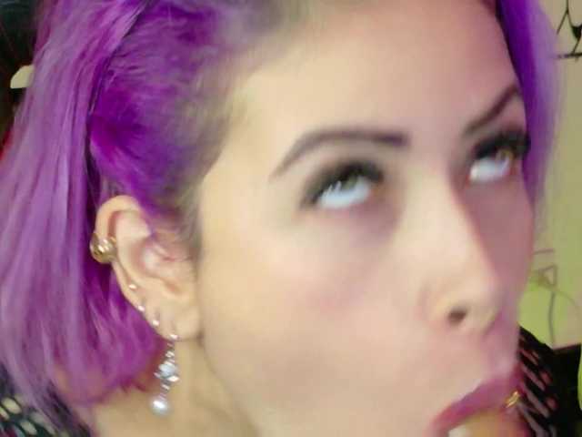 Ivypoison10 live cam on BongaCams