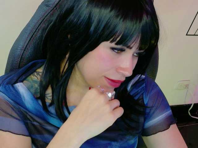 Ivypoison10 live cam on BongaCams