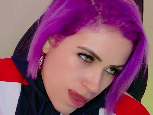 Ivypoison10 live cam on BongaCams