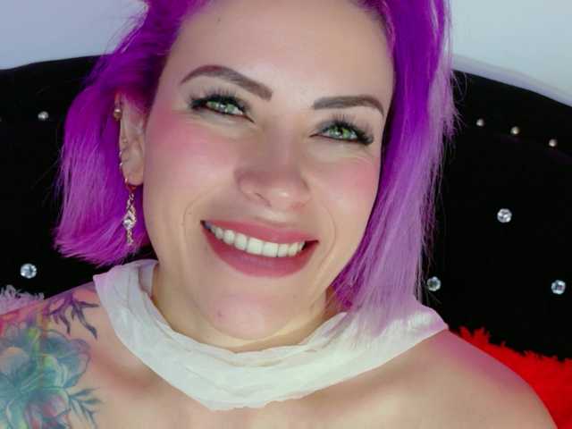 Ivypoison10 live cam on BongaCams