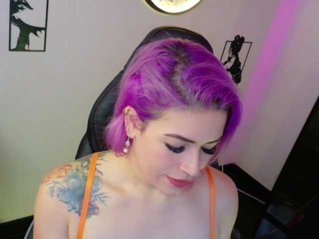 Ivypoison10 live cam on BongaCams