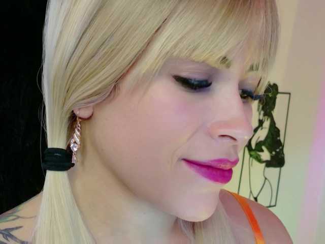 Ivypoison10 live cam on BongaCams
