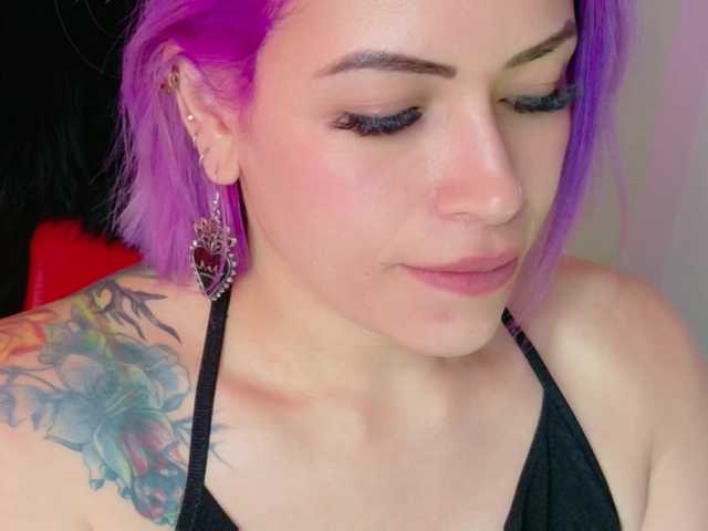 Ivypoison10 live cam on BongaCams