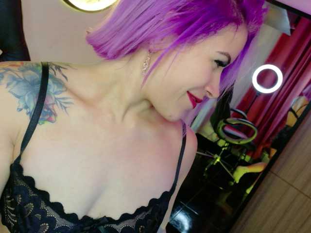 Ivypoison10 live cam on BongaCams