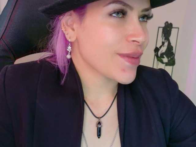 Ivypoison10 live cam on BongaCams