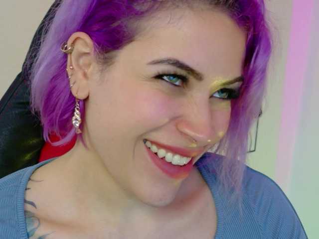 Ivypoison10 live cam on BongaCams