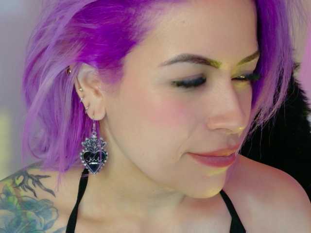 Ivypoison10 live cam on BongaCams