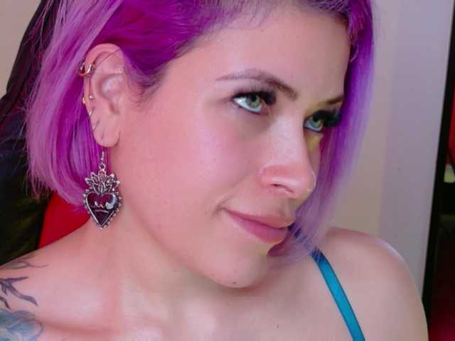 Ivypoison10 live cam on BongaCams