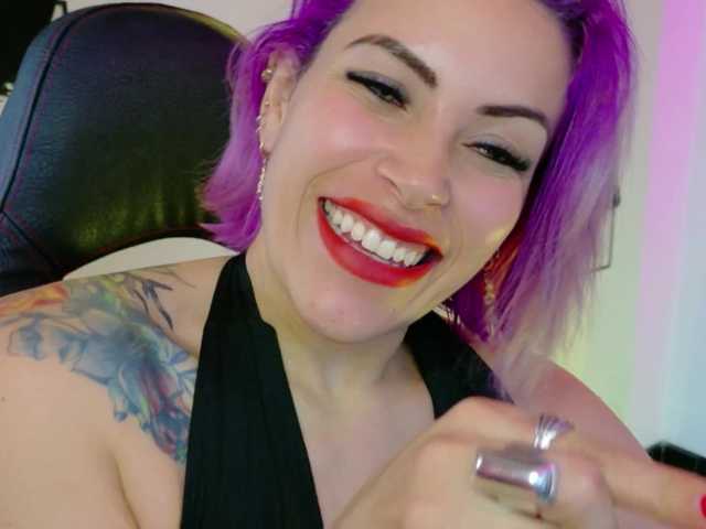 Ivypoison10 live cam on BongaCams