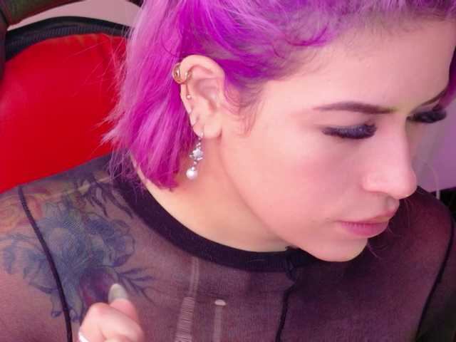 Ivypoison10 live cam on BongaCams