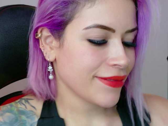 Ivypoison10 live cam on BongaCams
