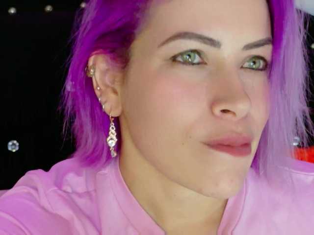 Ivypoison10 live cam on BongaCams