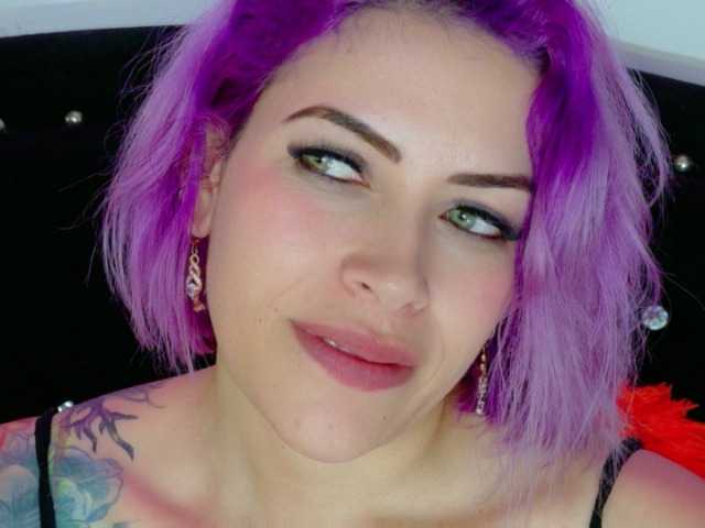 Ivypoison10 live cam on BongaCams