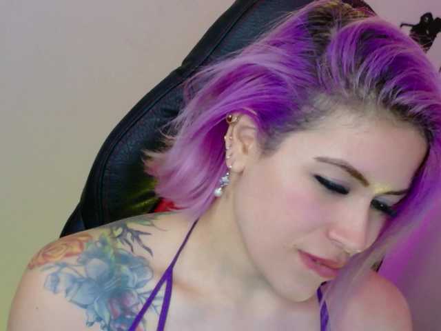 Ivypoison10 live cam on BongaCams