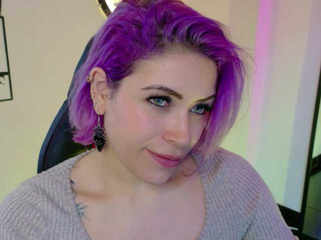 Ivypoison10 live cam on BongaCams
