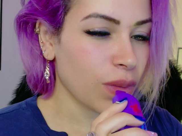 Ivypoison10 live cam on BongaCams