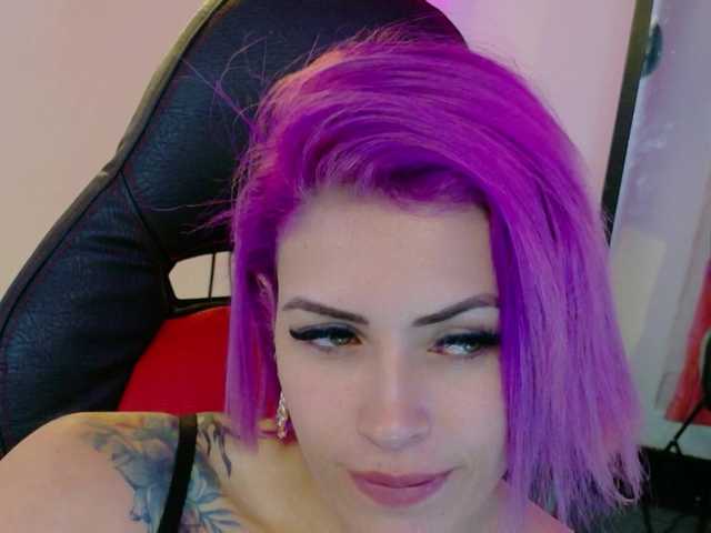 Ivypoison10 live cam on BongaCams