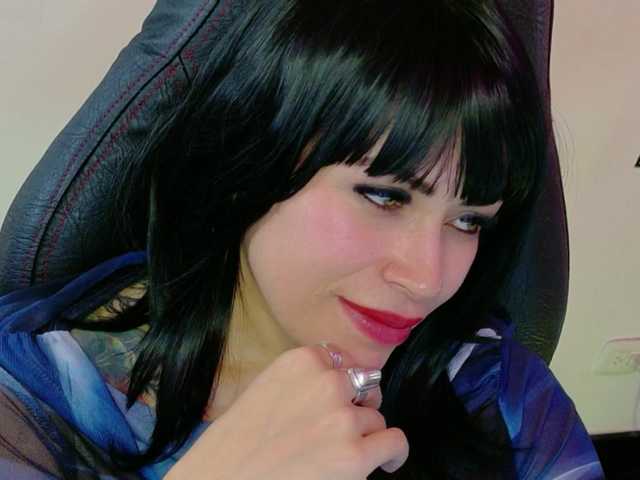 Ivypoison10 live cam on BongaCams