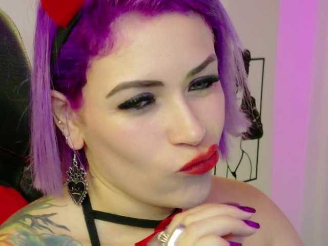 Ivypoison10 live cam on BongaCams