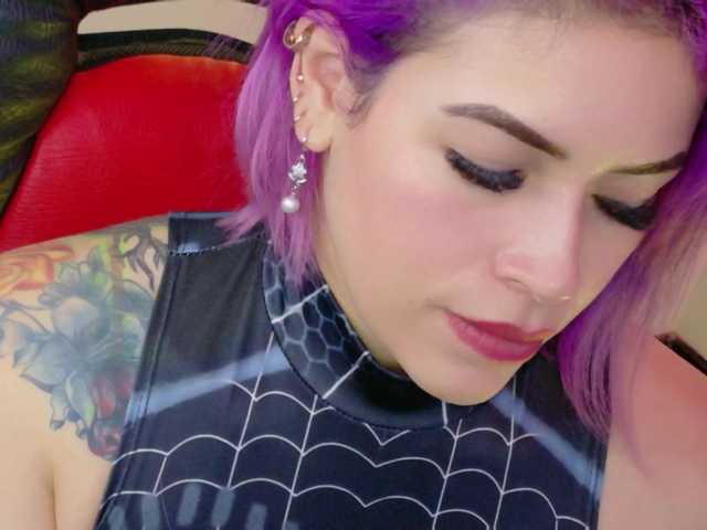 Ivypoison10 live cam on BongaCams