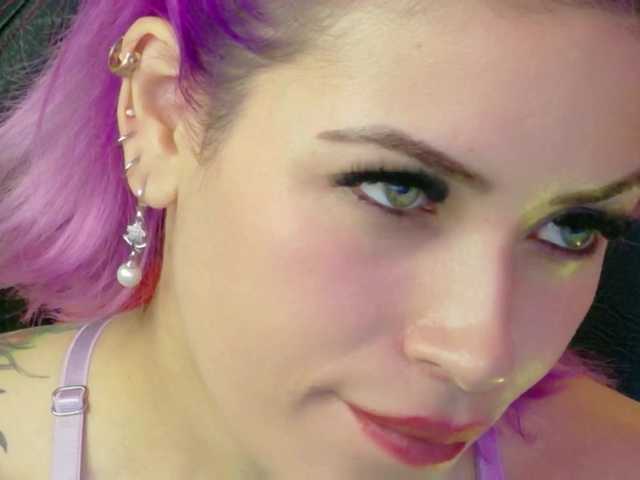 Ivypoison10 live cam on BongaCams