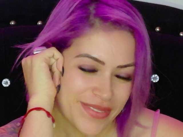 le modèle Alexa_lopez est en webcam porno dans un show sur le site bongacams, il possède les tags suivants: Latino/Hispanic,Redhead,Hairy