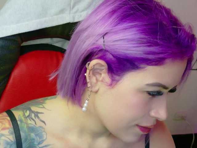 Ivypoison10's BongaCams show and profile