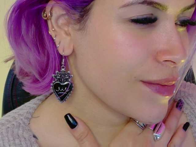 Ivypoison10 live cam on BongaCams