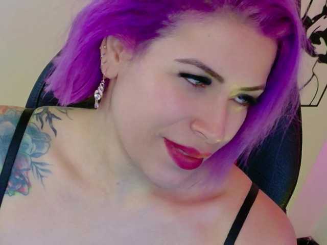 Ivypoison10 live cam on BongaCams