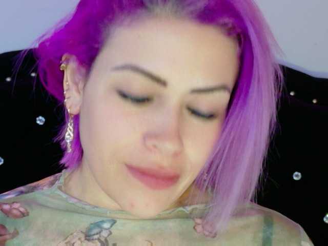 Ivypoison10 live cam on BongaCams