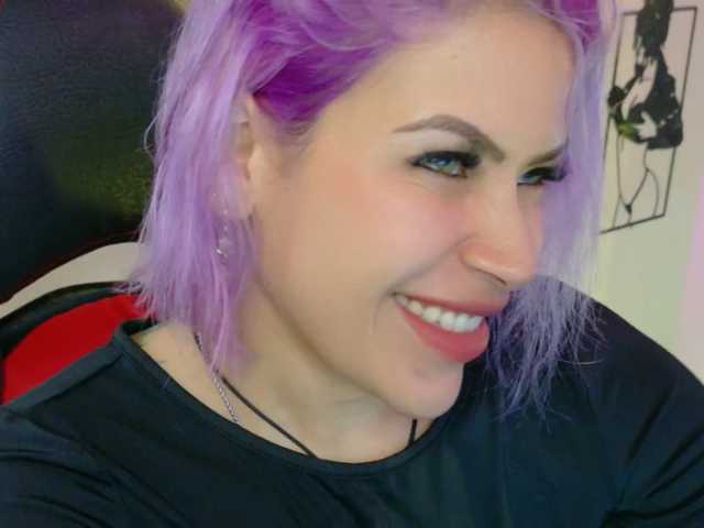 Ivypoison10 live cam on BongaCams